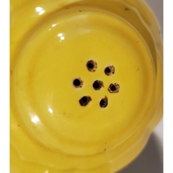 Round Green & Yellow Vintage Salt & Pepper Shakers - Picture 4 of 6